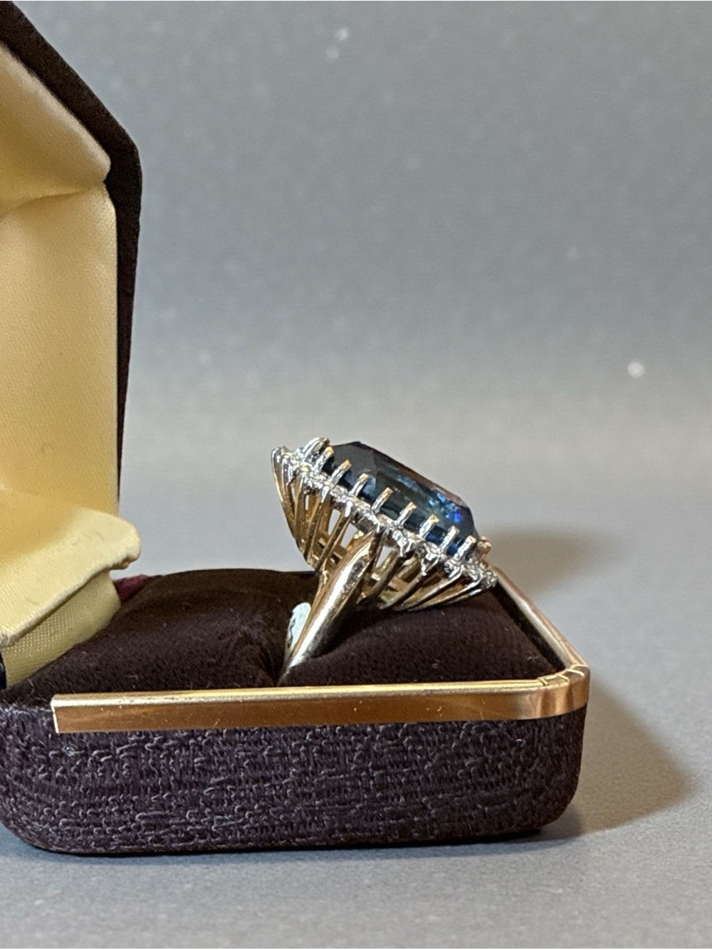 Vintage 18K KGE Simulated Sapphire Cocktail Ring Halo CZ Size 9